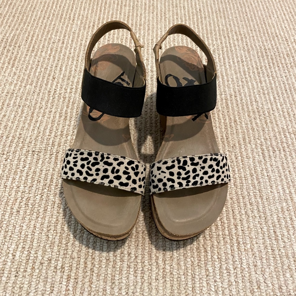 OTBT Cheetah print Sandals size 7.5